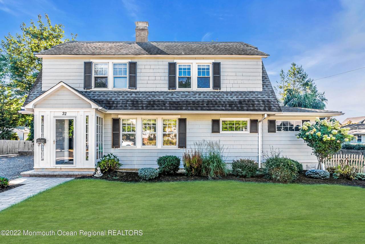 32 Woodbine Avenue - Photo 1