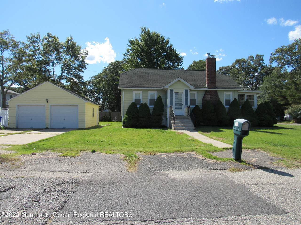 157 Baywood Boulevard - Photo 1