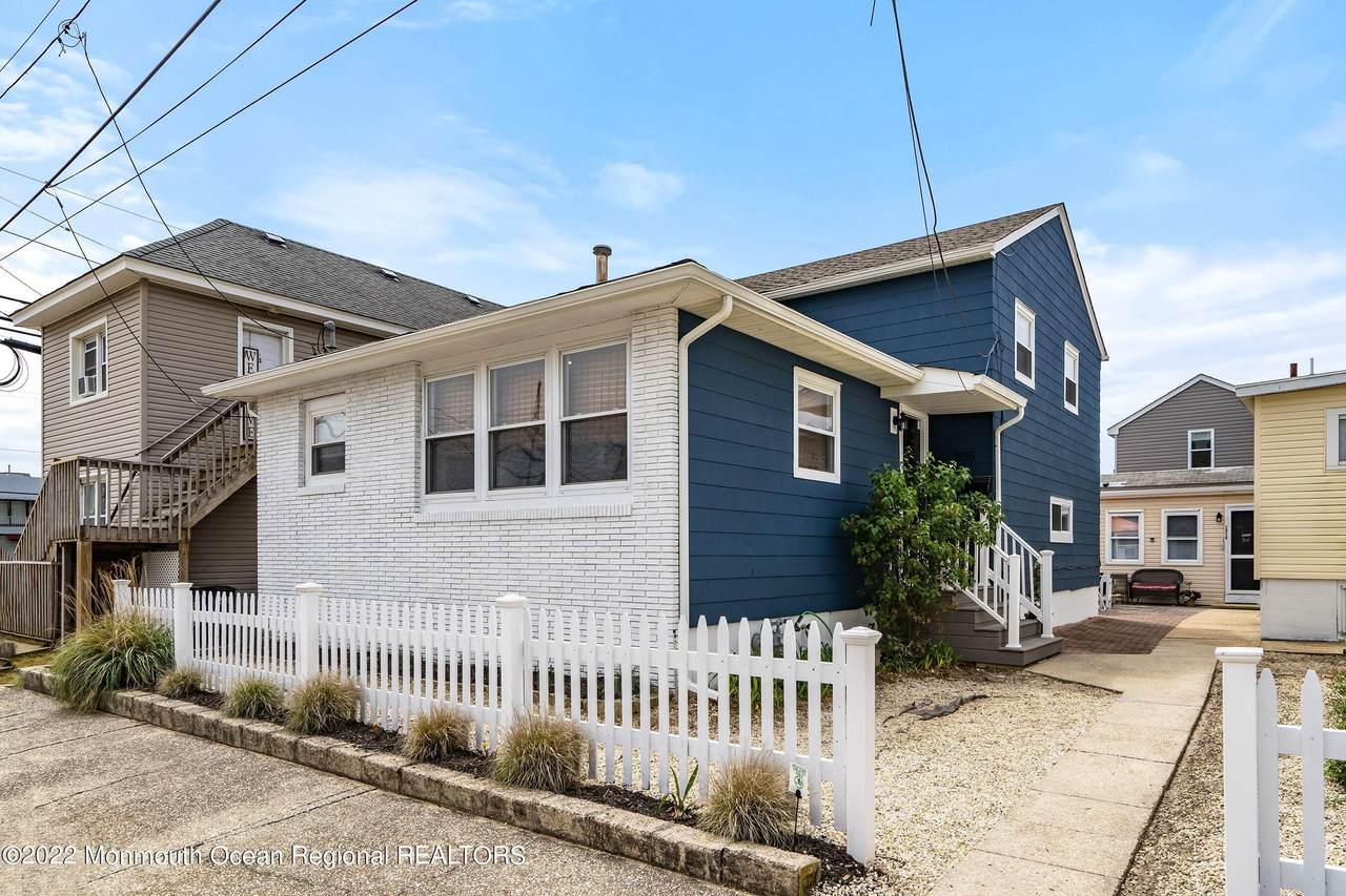 205-207 Grant Avenue - Photo 1
