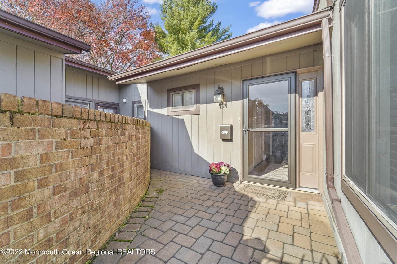 33 Eastport Court - Photo 1