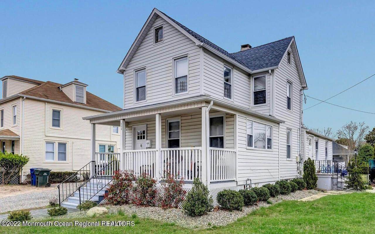 323 Roosevelt Avenue - Photo 1