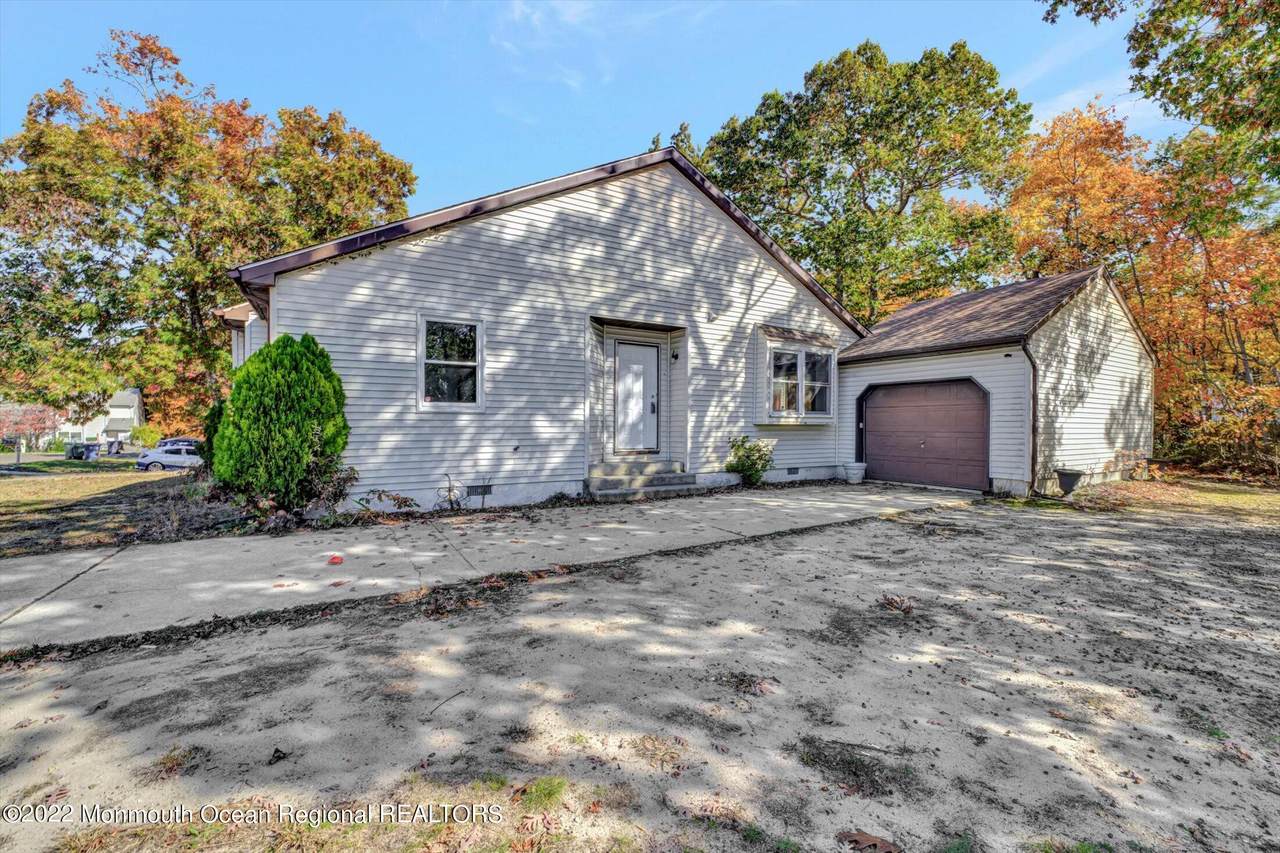 202 Winged Foot Court - Photo 1