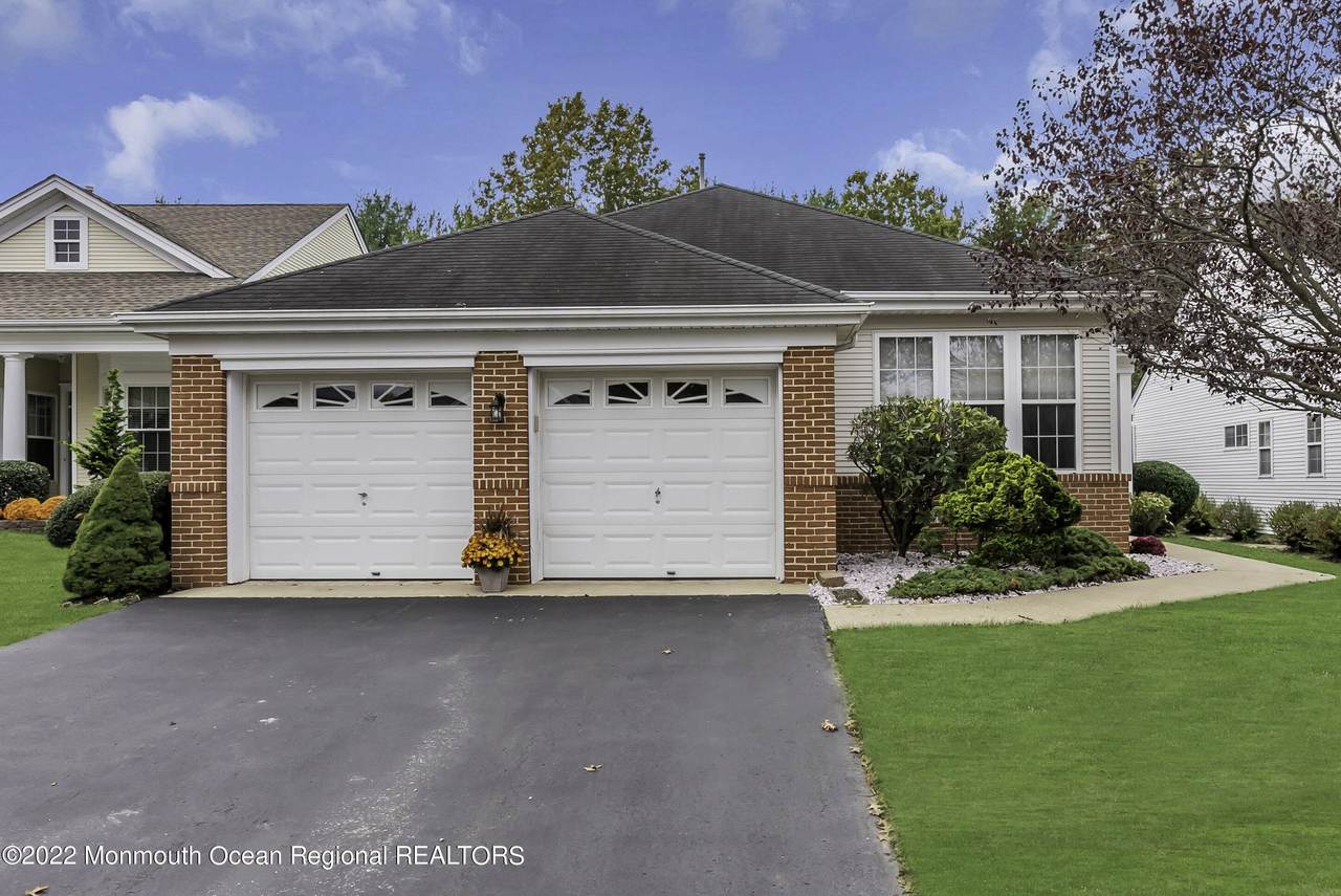 35 Bellflower Drive - Photo 1