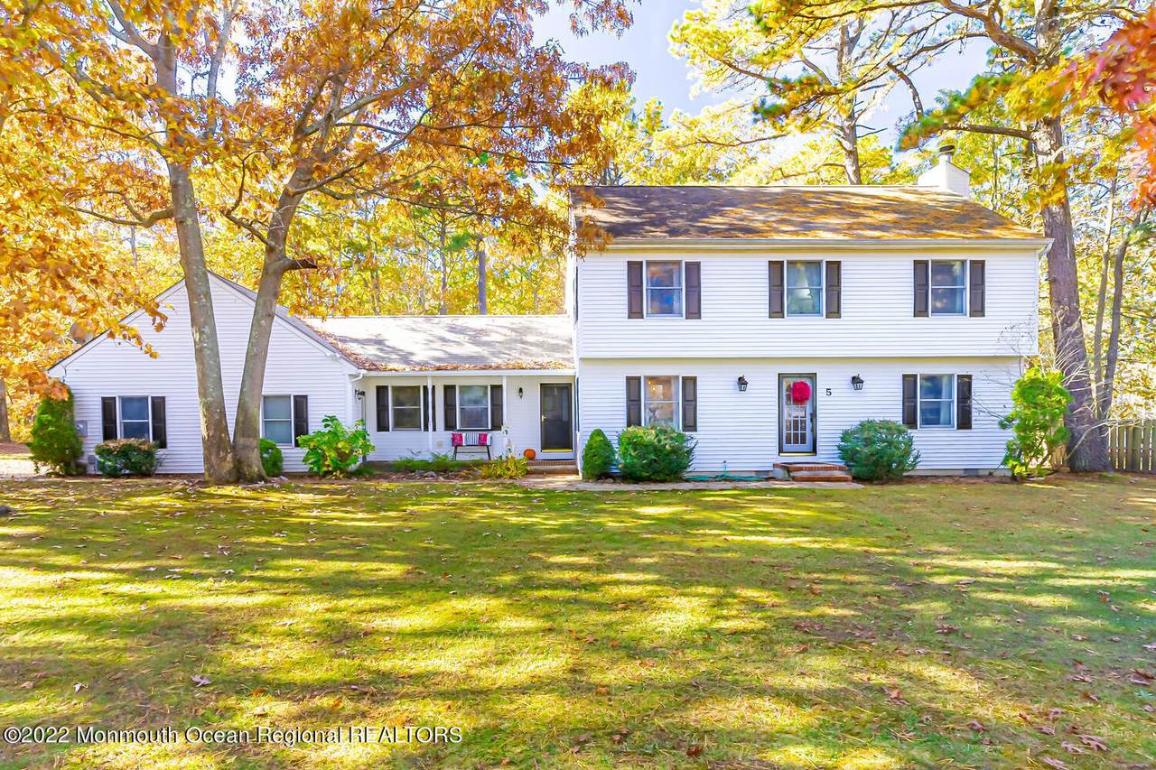 5 Pine Oak Drive - Photo 1