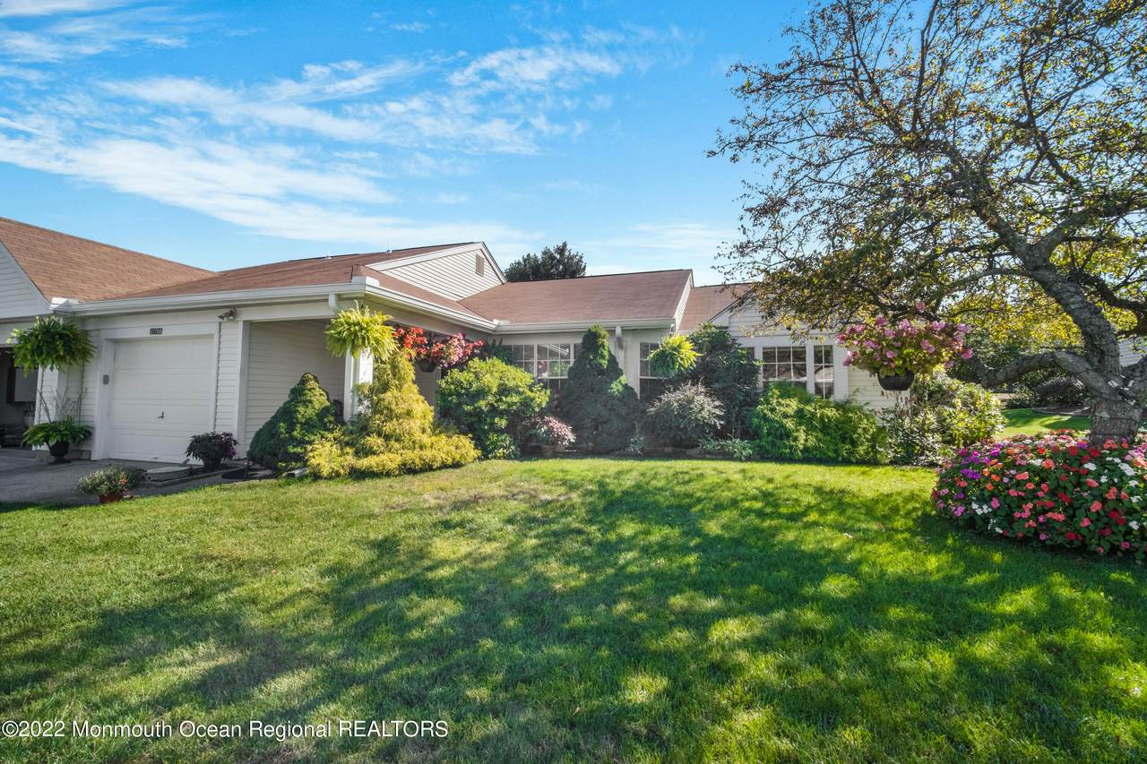 1078B Buckingham Drive - Photo 1