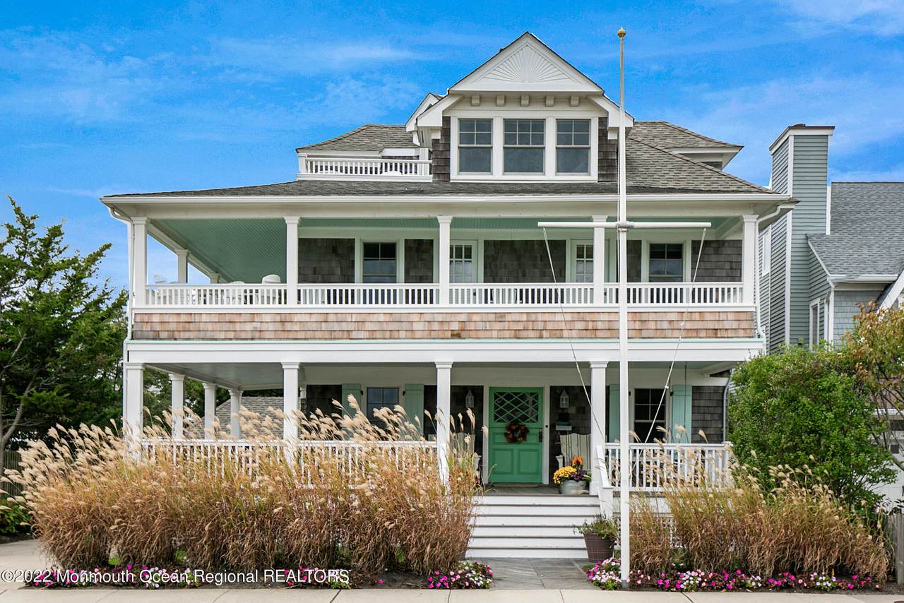 684 East Avenue - Photo 1