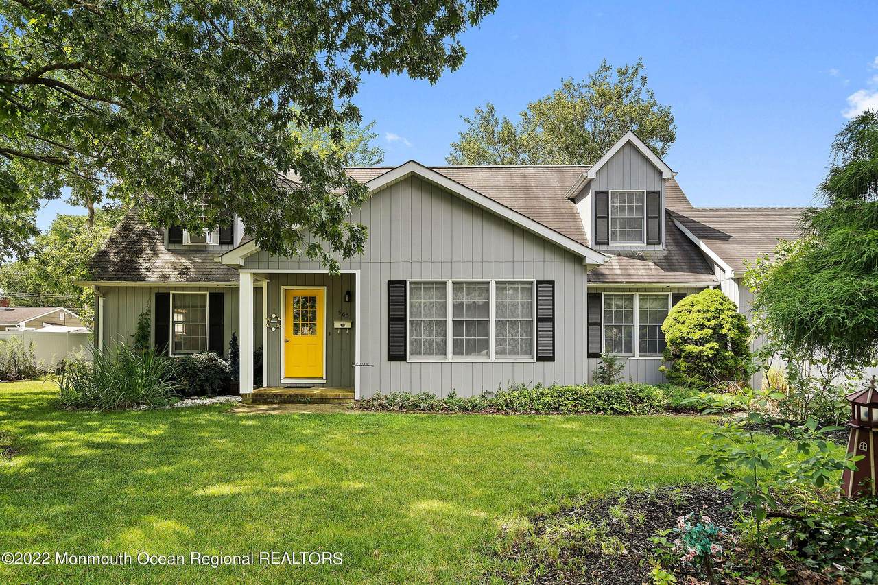 565 Robinhood Road - Photo 1