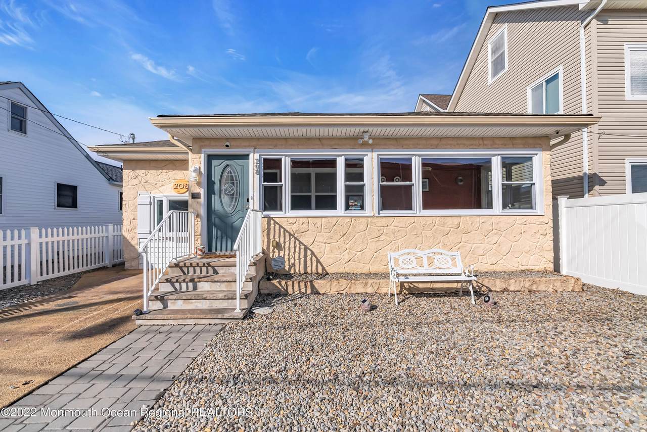 208 Carteret Avenue - Photo 1