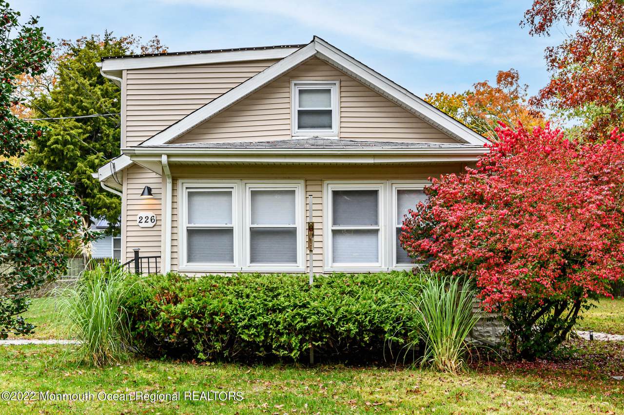 226 Davis Avenue - Photo 1