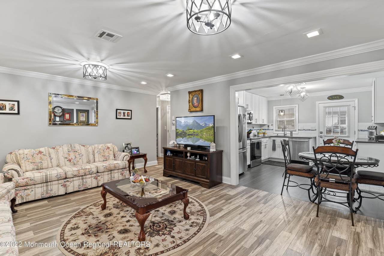 824C Balmoral Court - Photo 1