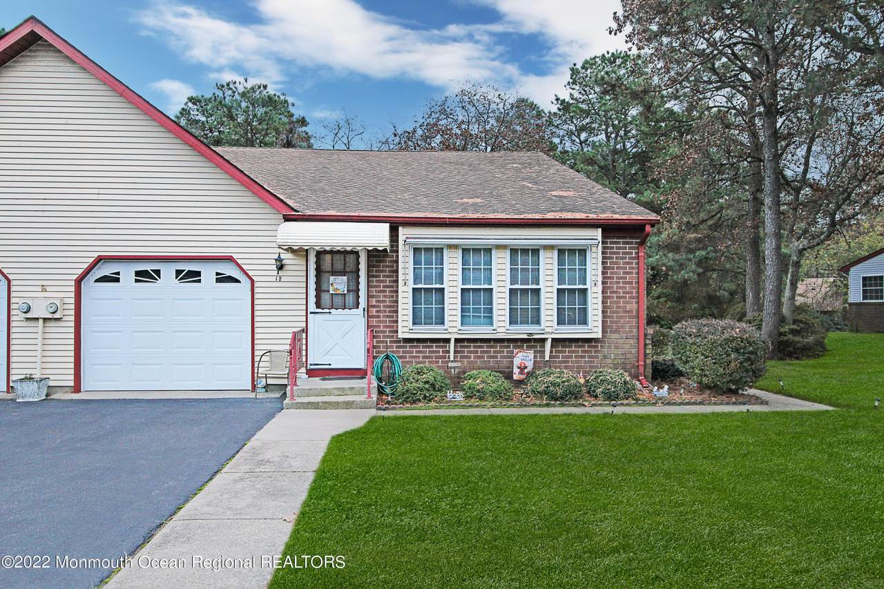 1B Pembroke Lane - Photo 1