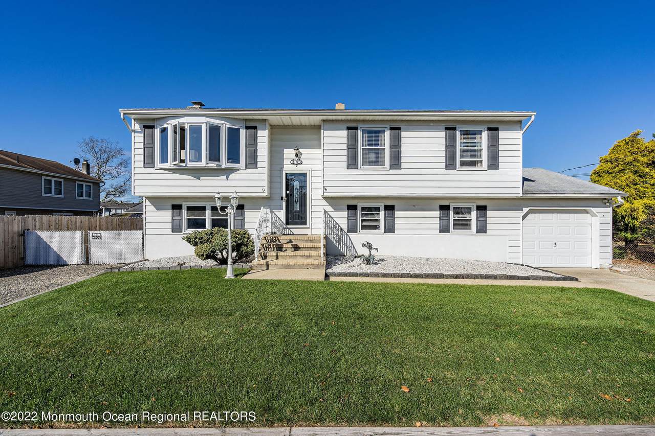 1144 Windward Avenue - Photo 1