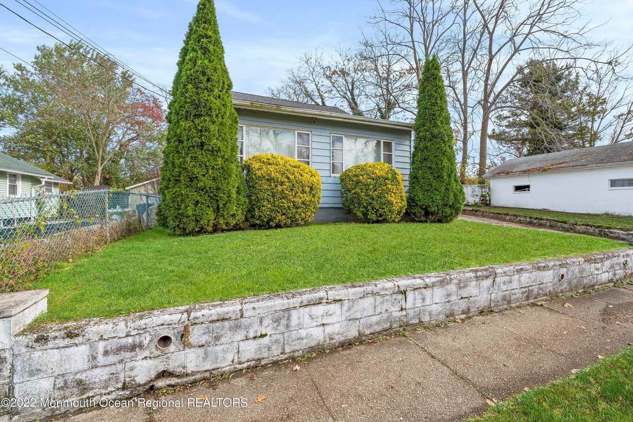 105 Leonard Avenue - Photo 1