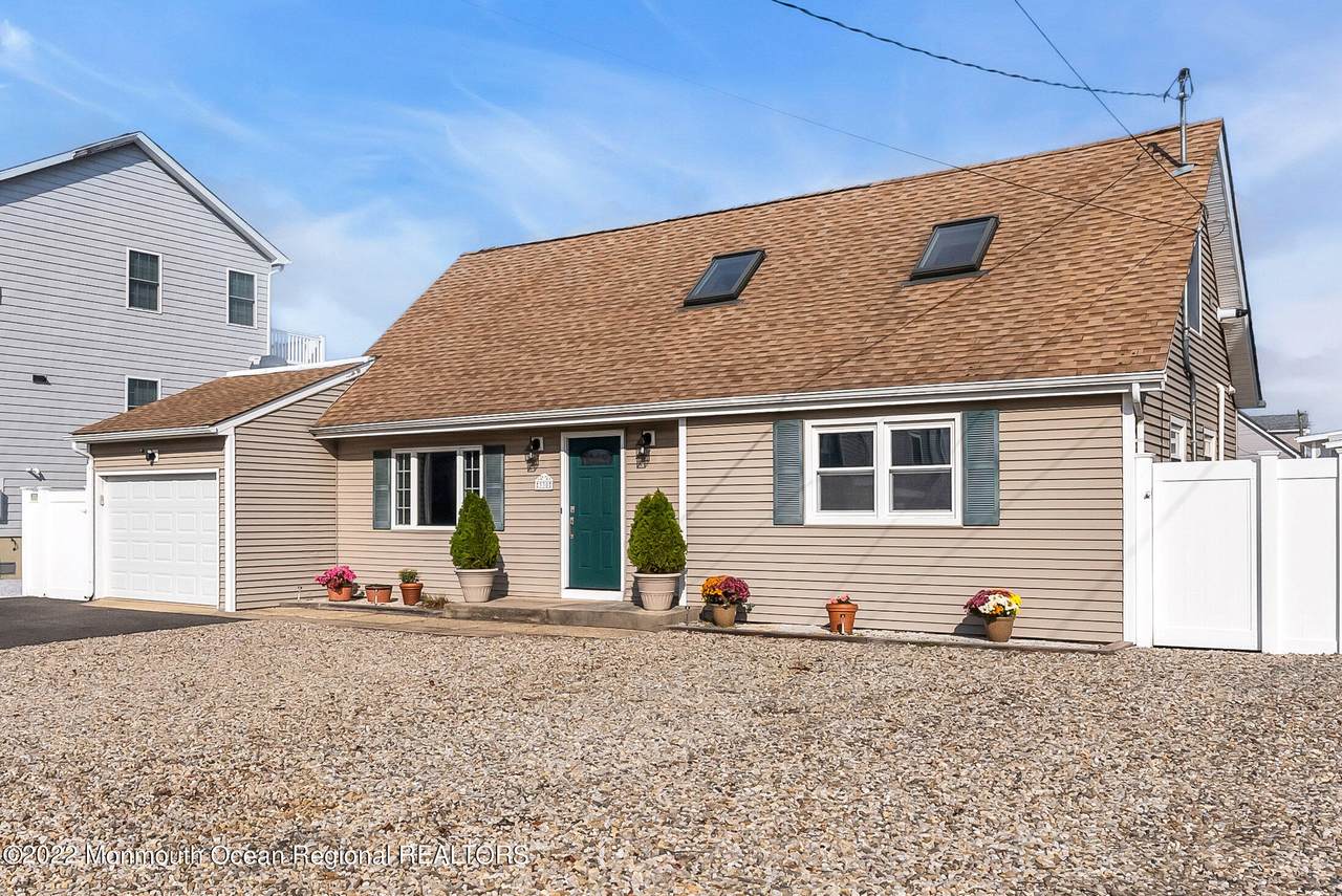 330 Stephan Avenue - Photo 1