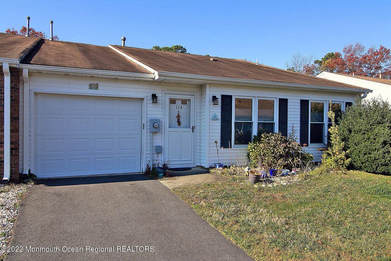 124 Maplecrest Drive - Photo 1