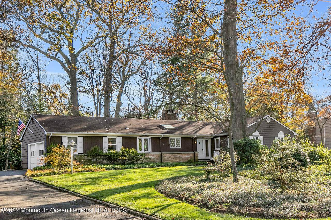 10 Circle Drive - Photo 1