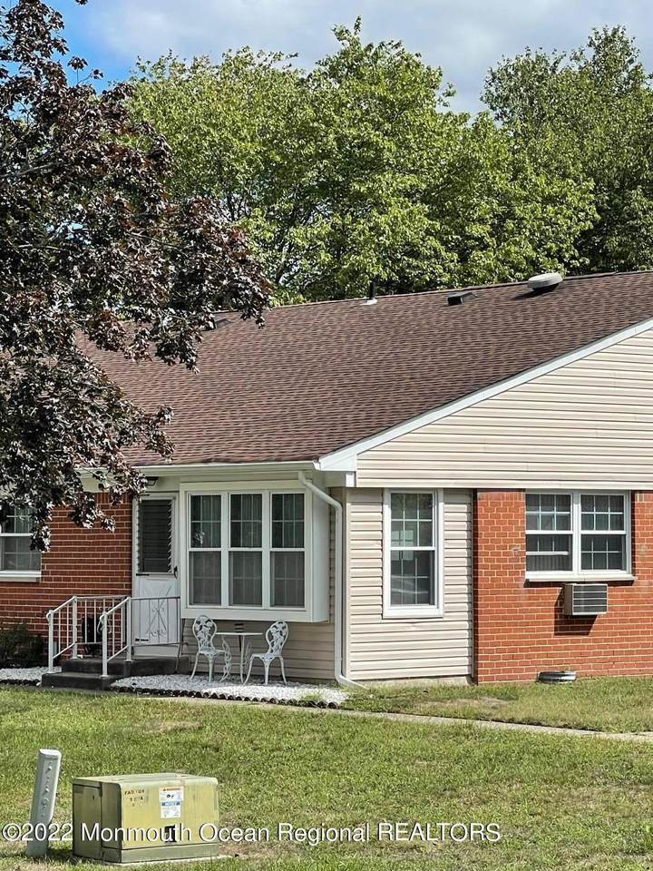 1 Yorktowne Parkway - Photo 1
