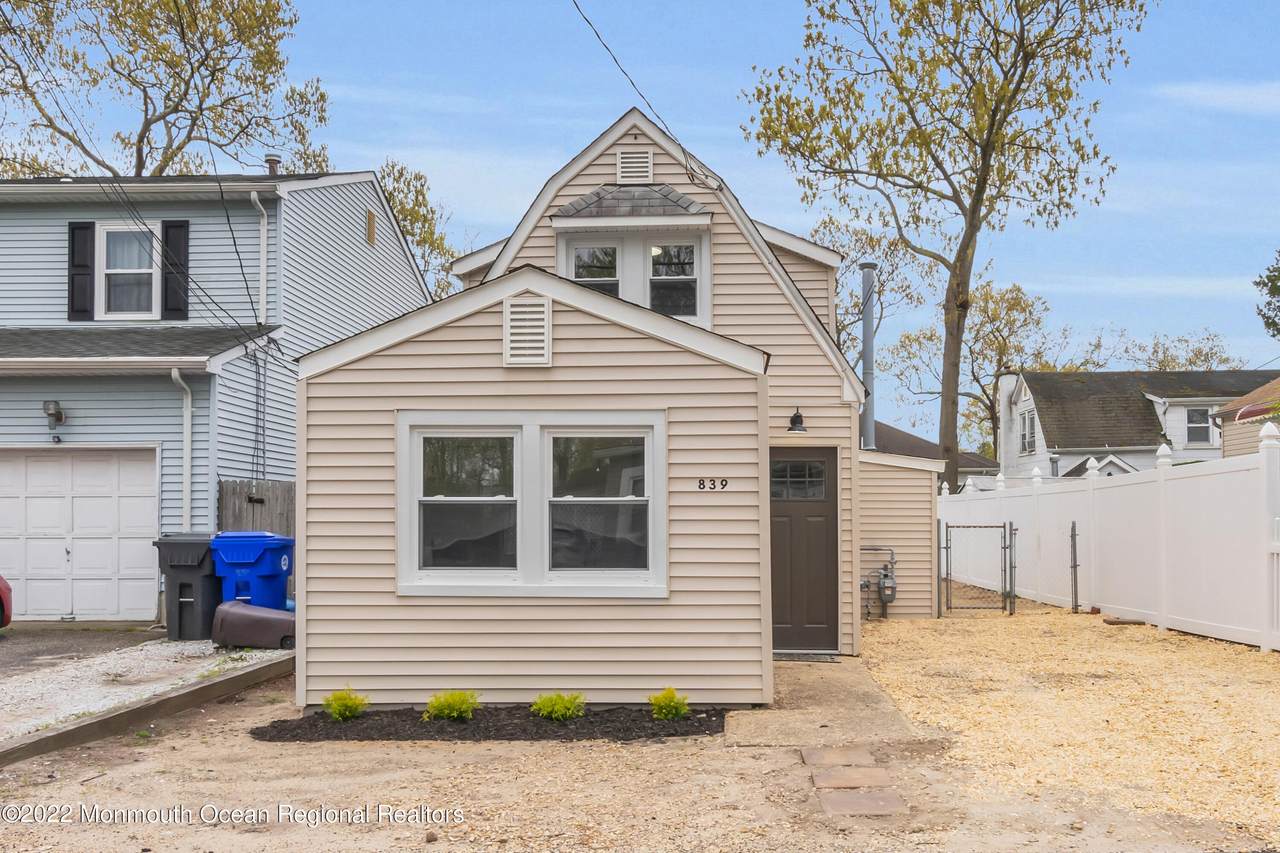 839 Lynnwood Avenue - Photo 1
