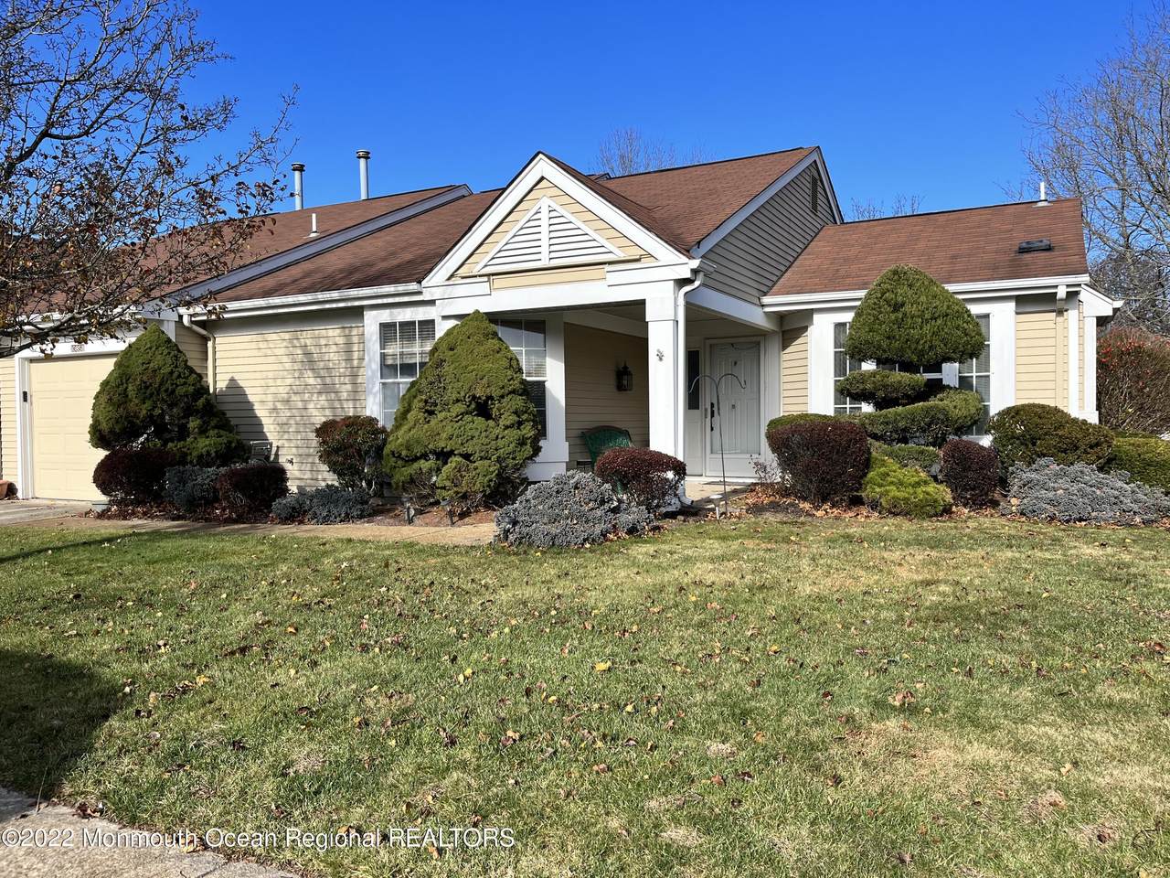 1085B Canterbury Drive - Photo 1