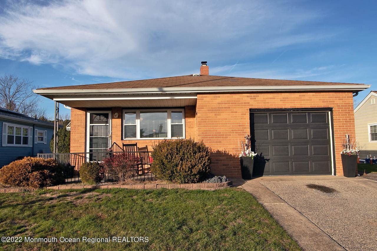 864 Jamaica Boulevard - Photo 1