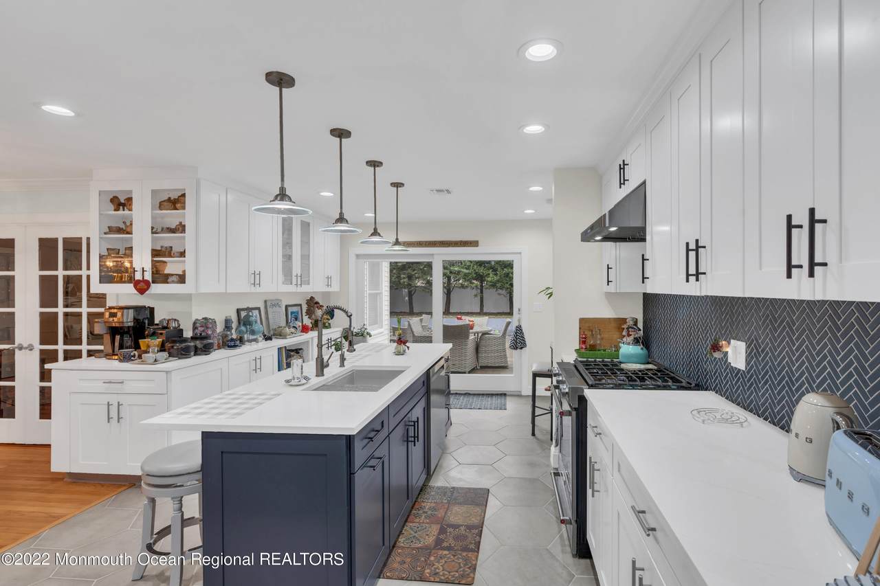 9 Dakota Avenue - Photo 1
