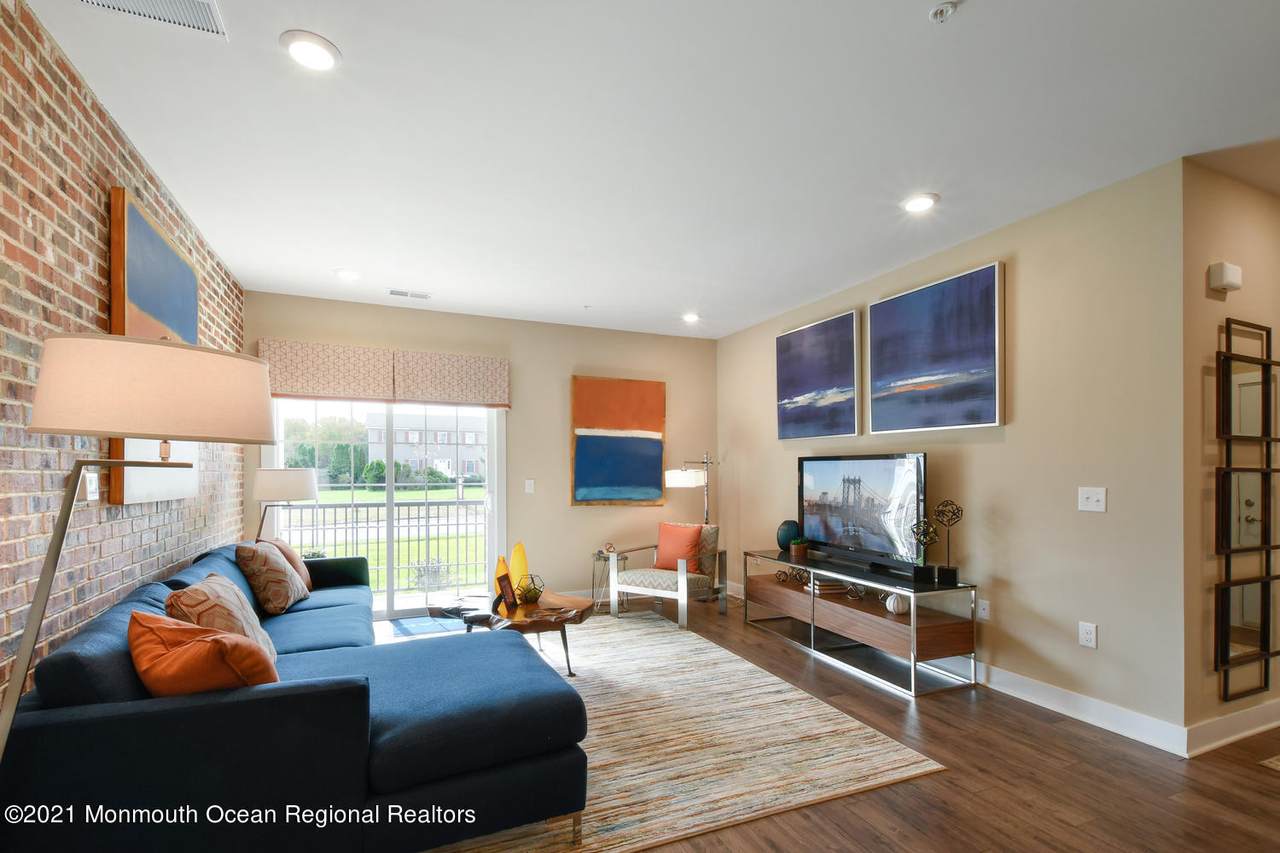 1022 Vanderberg Boulevard - Photo 1