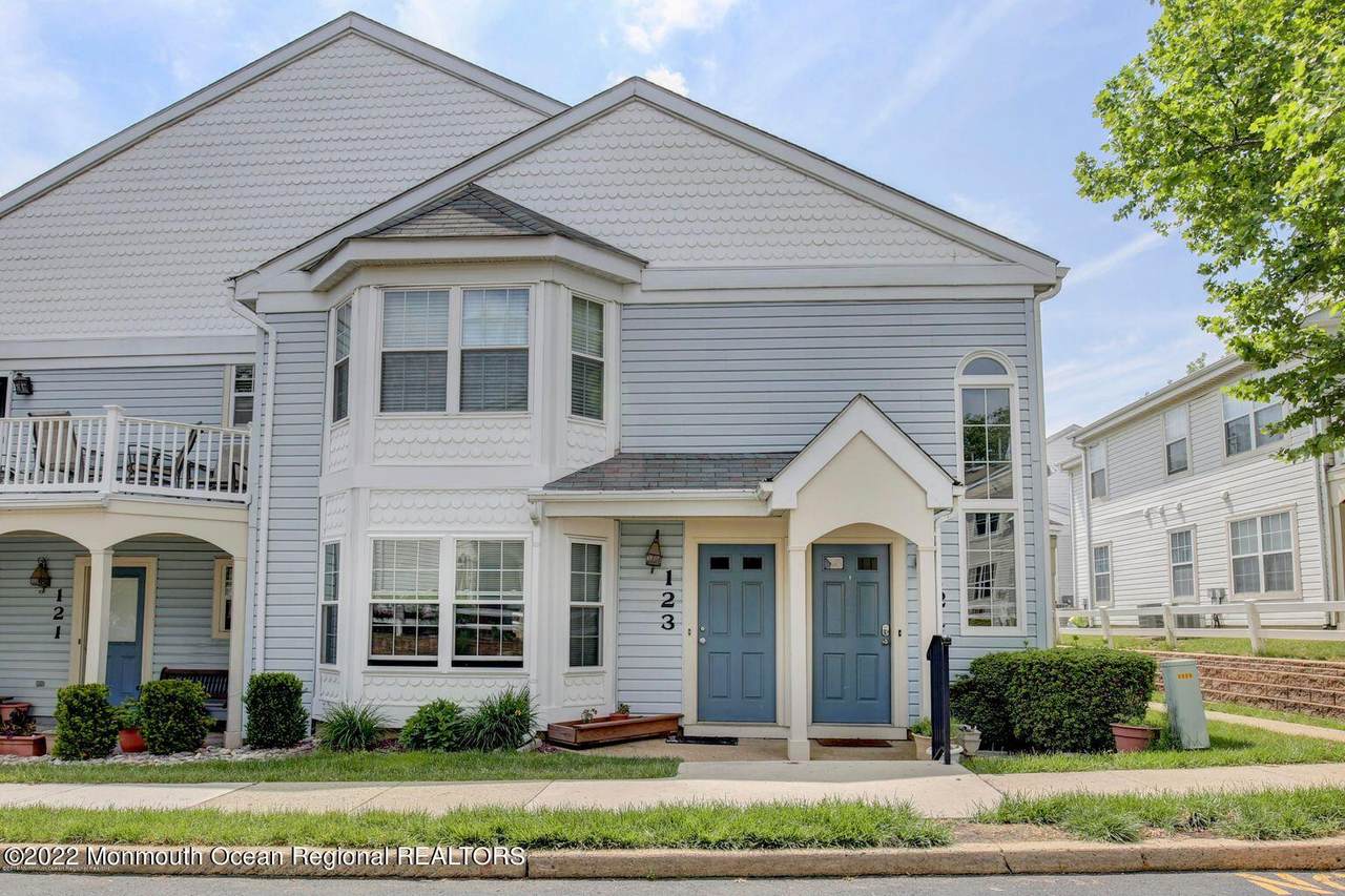 123 Hyacinth Lane - Photo 1