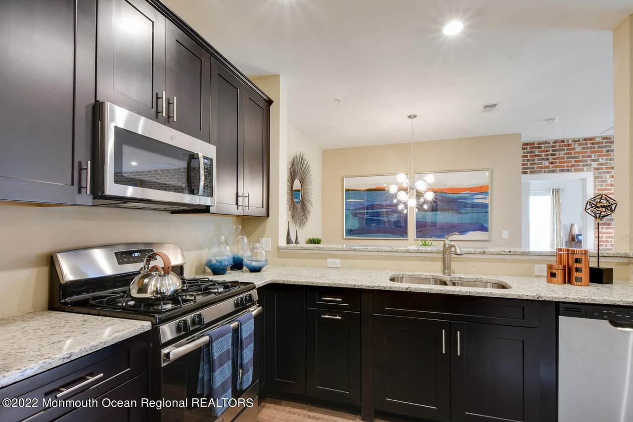 1014 Vanderberg Boulevard - Photo 1