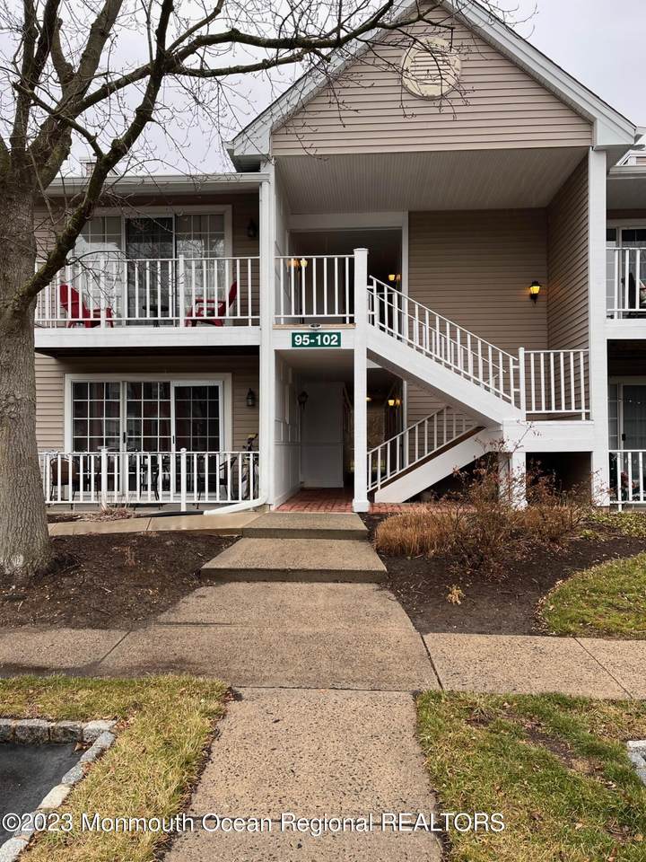 102 Beaumont Court - Photo 1