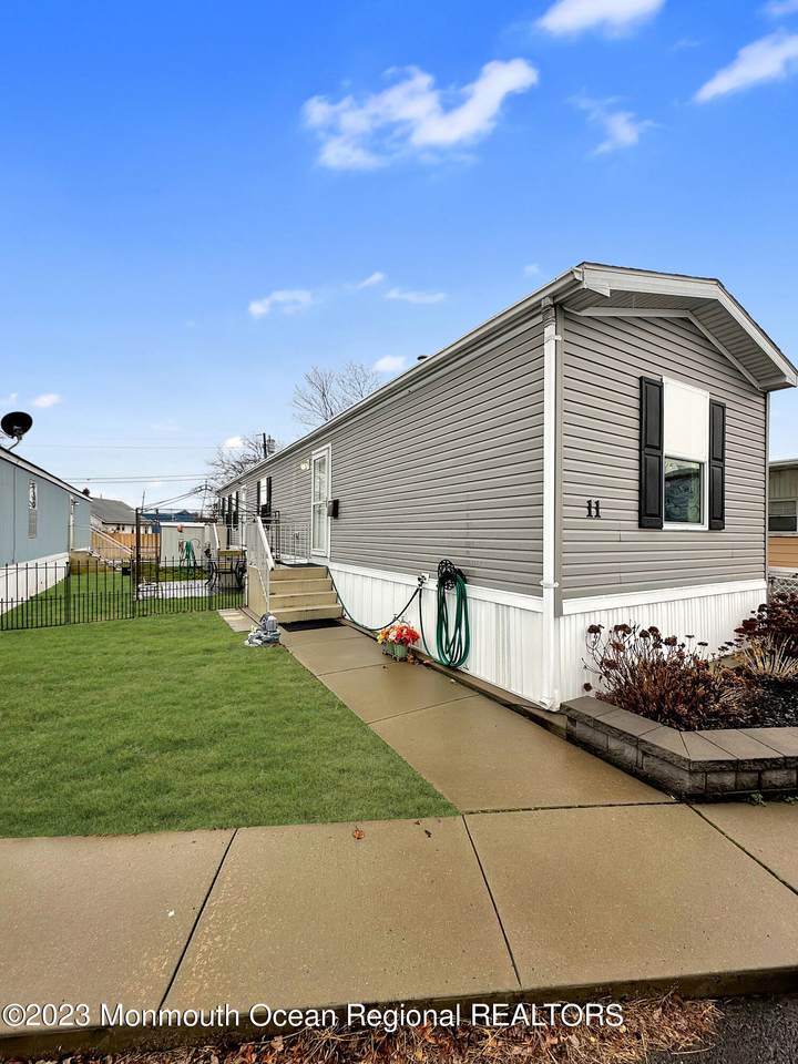 11 Locust Grove Grove - Photo 1