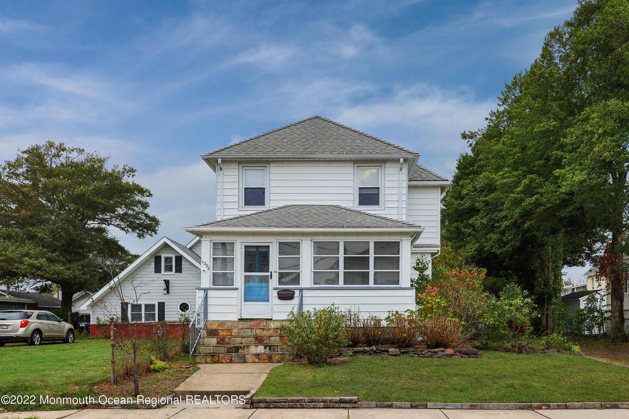 1208 Maplewood Road - Photo 1