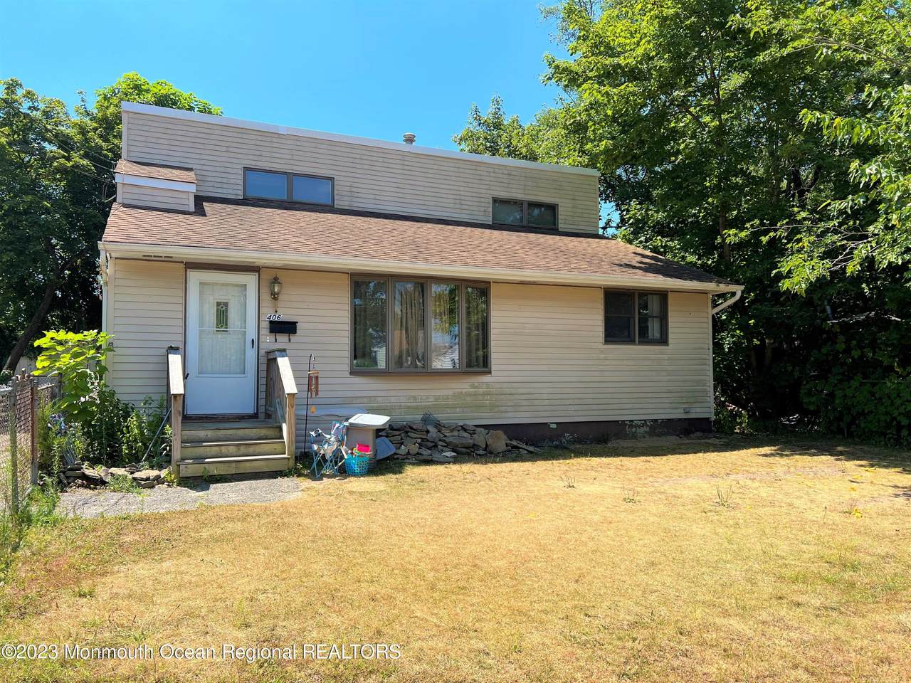 406 Maple Street - Photo 1