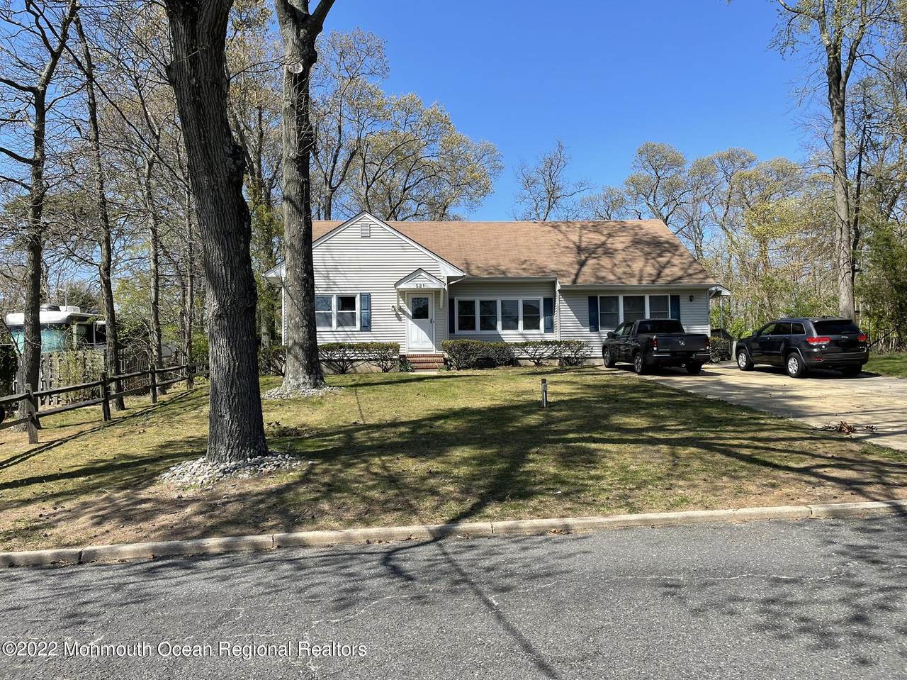 521 Lincoln Avenue - Photo 1
