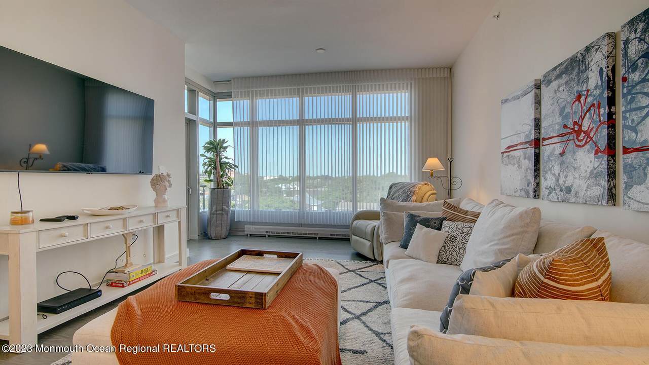 15 Morris Avenue - Photo 1