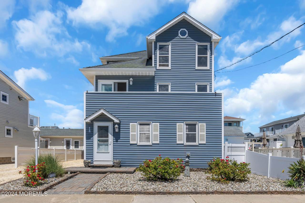 134 M Street - Photo 1