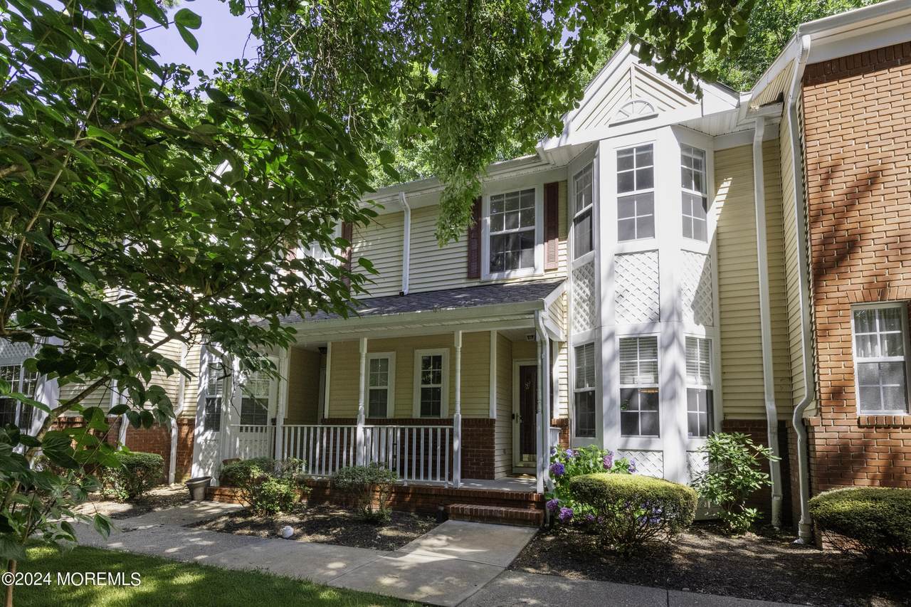 43 Lexington Court - Photo 1