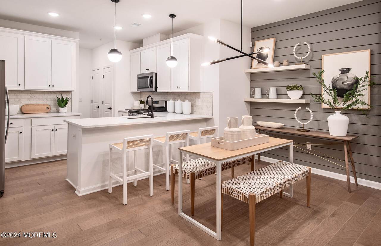1403 Kingsley Street - Photo 1