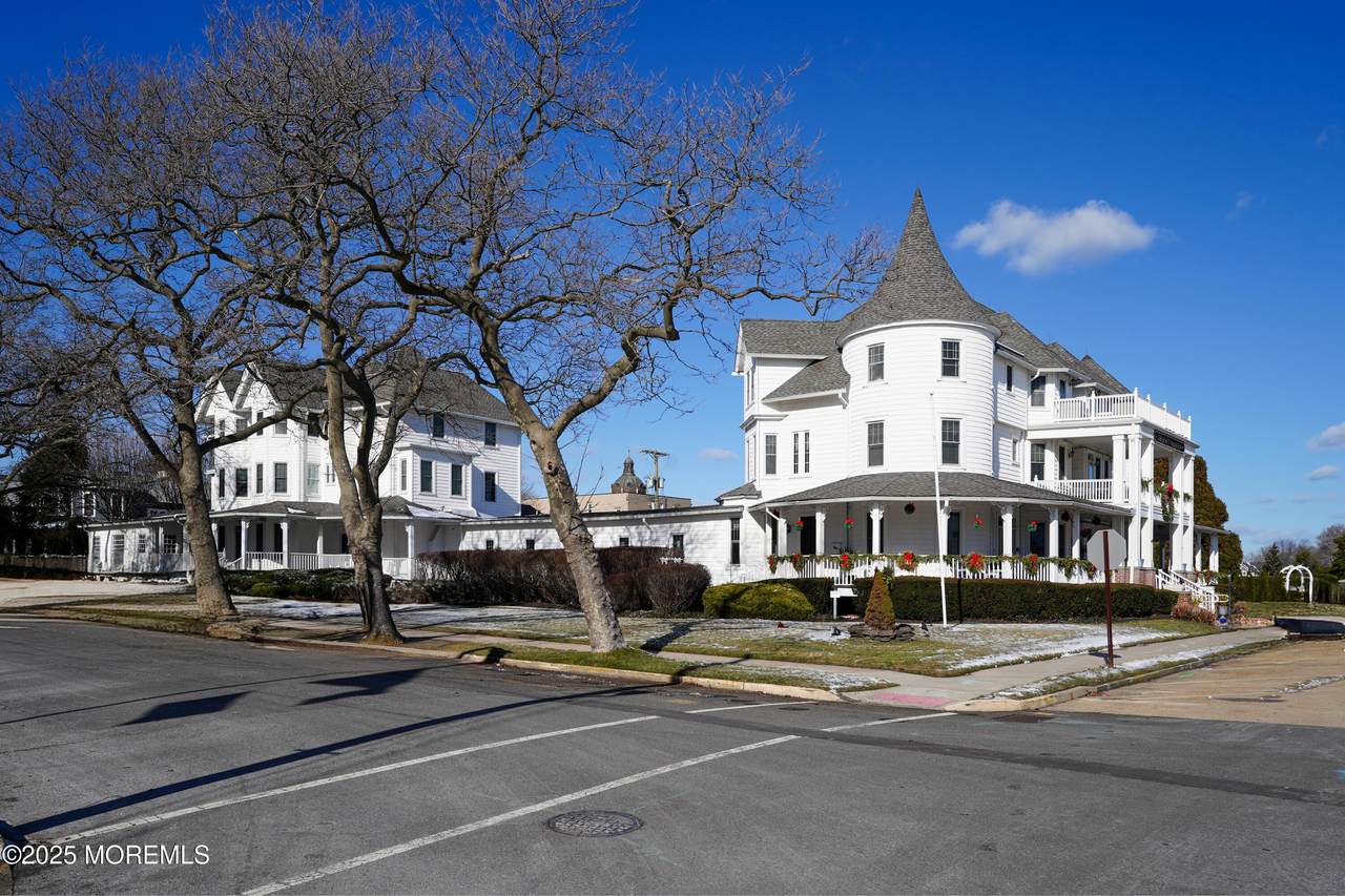 200 Monmouth Avenue - Photo 1