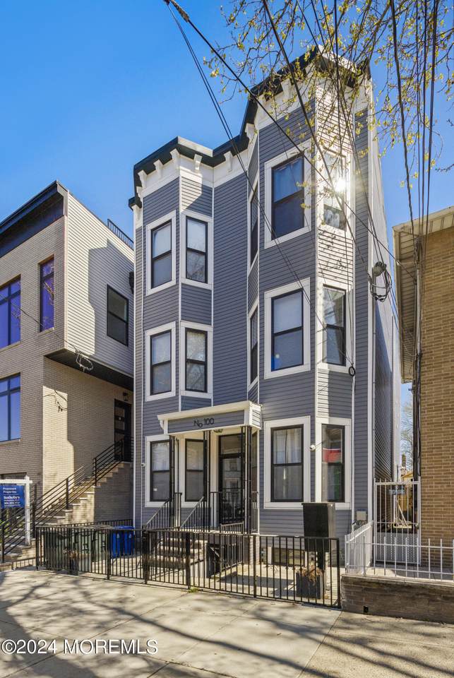 100 Lincoln Street - Photo 1