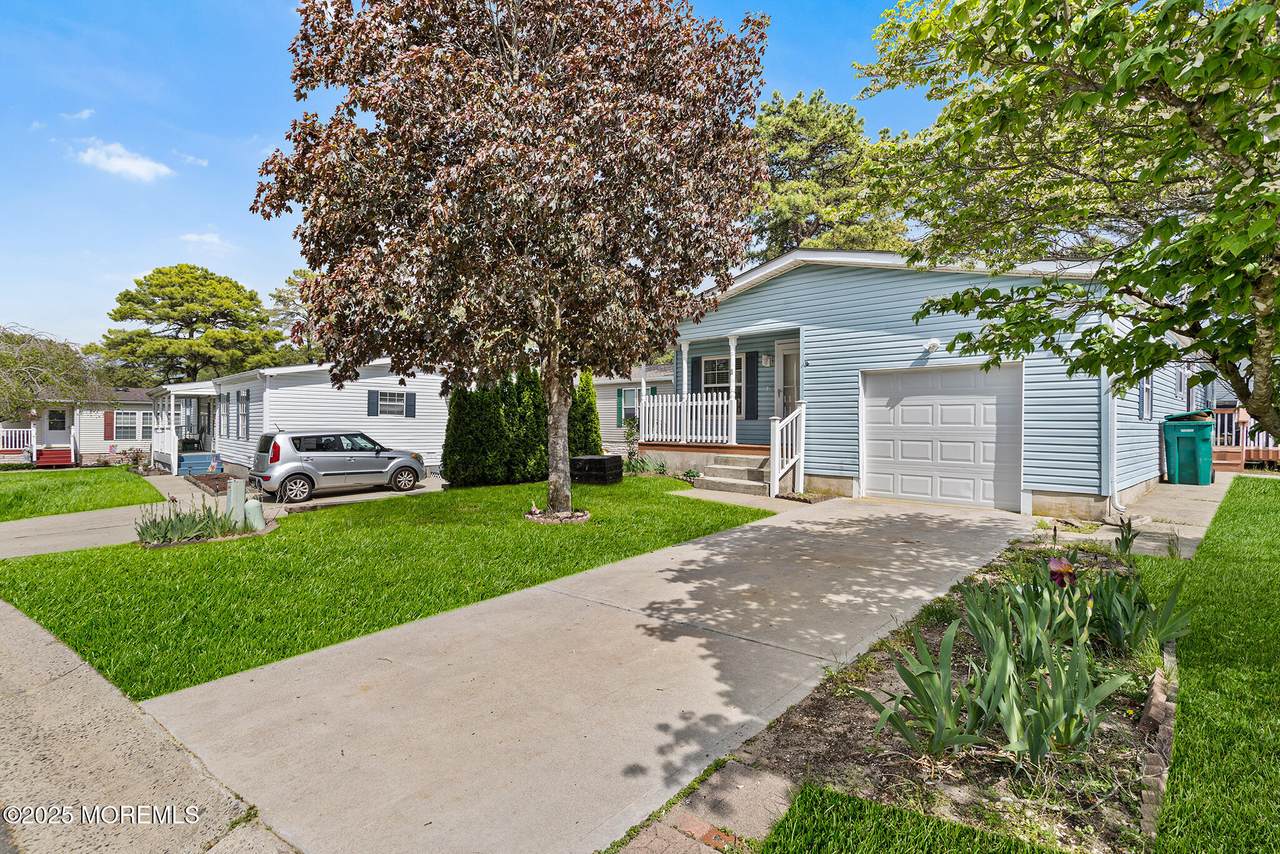 11 Pine Ridge Boulevard - Photo 1