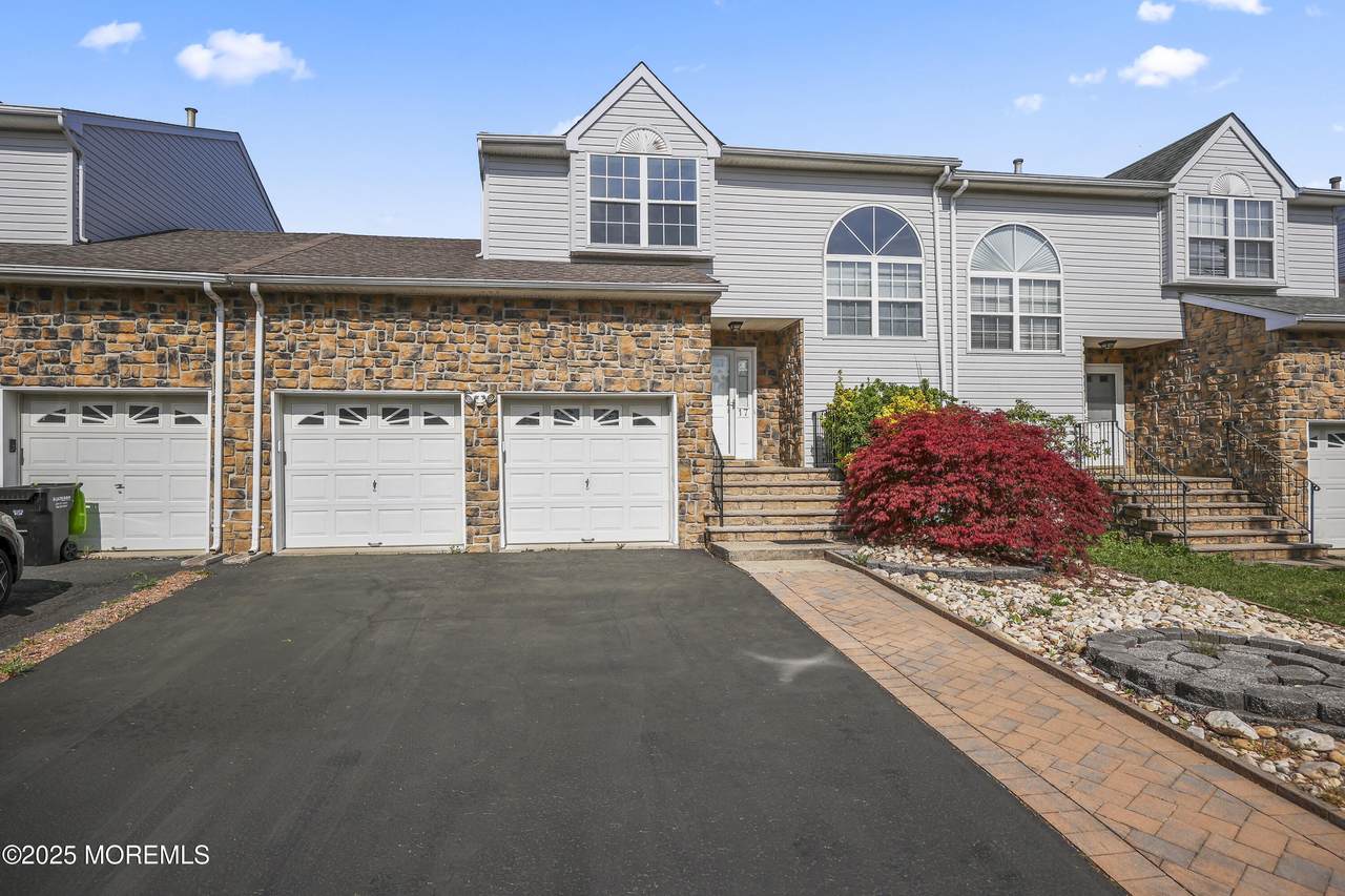 17 Kingfisher Court - Photo 1