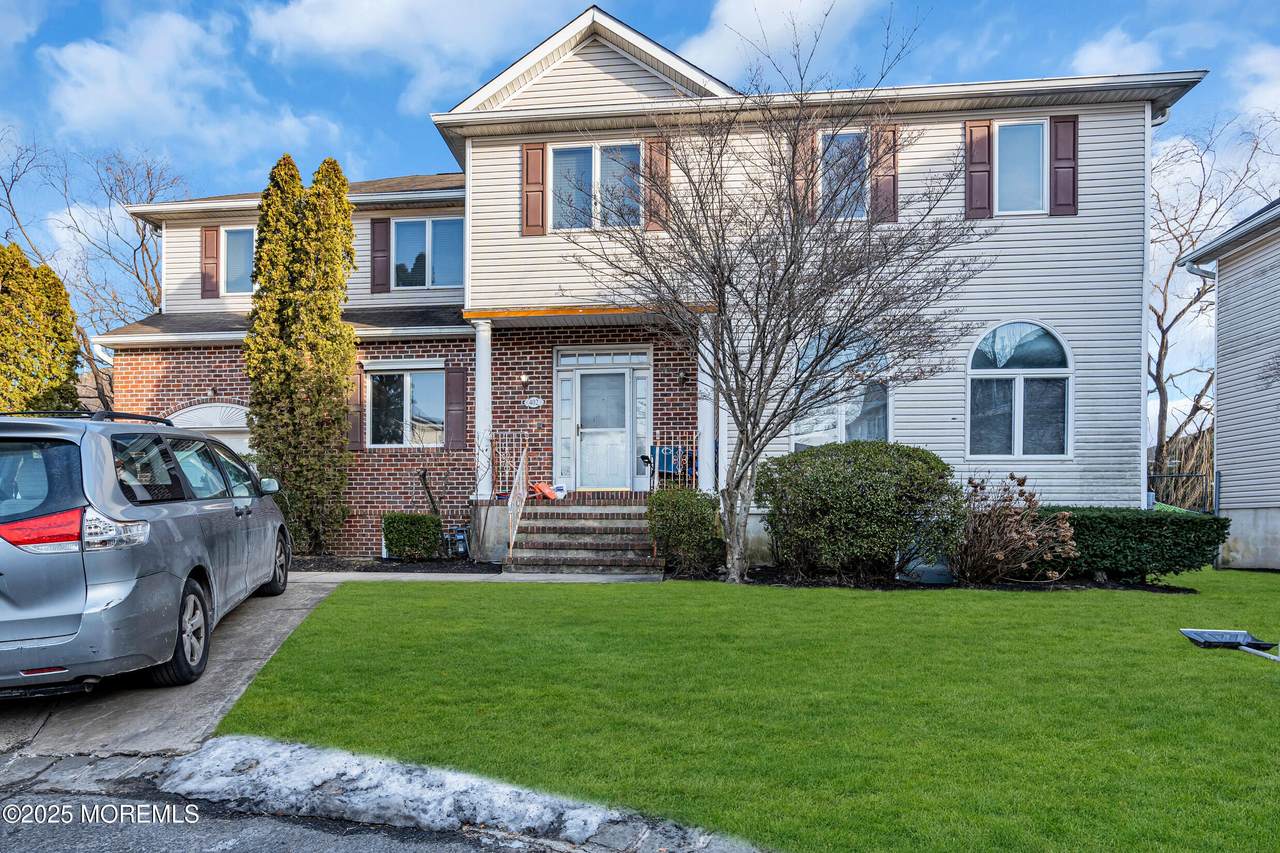 402 Twin Oaks Drive - Photo 1