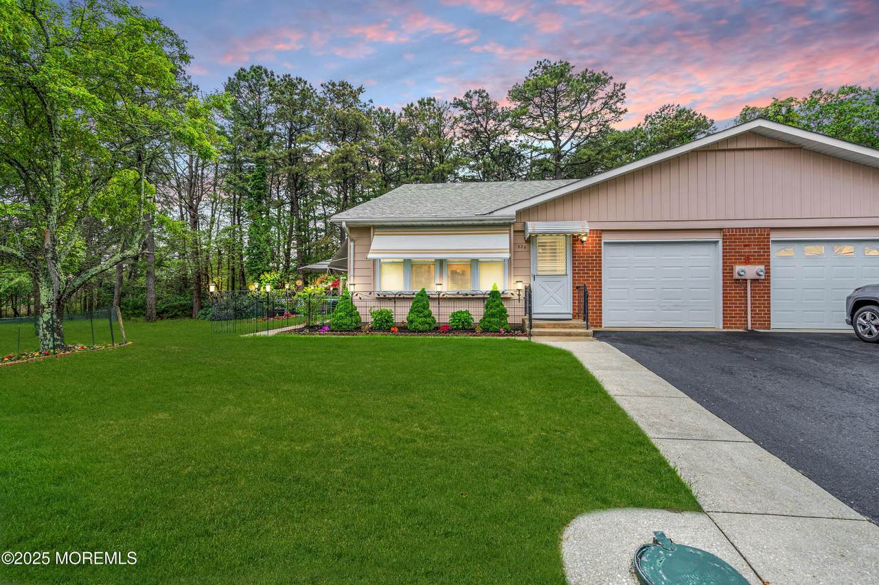 32A Franklin Lane - Photo 1