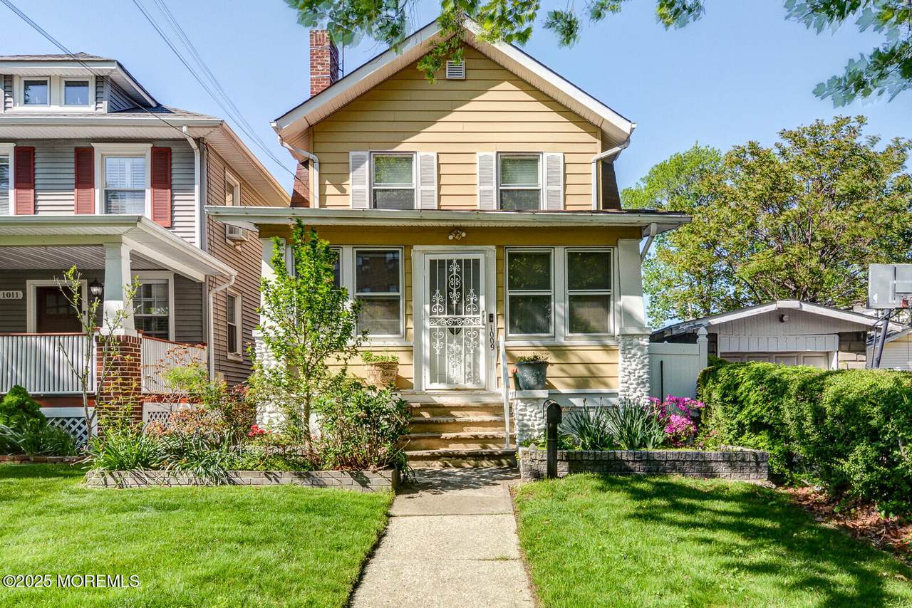 1009 3rd Avenue - Photo 1