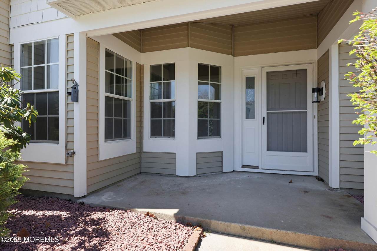980B Thornbury Lane - Photo 1