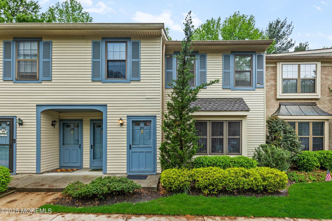 293 Gloucester Court - Photo 1