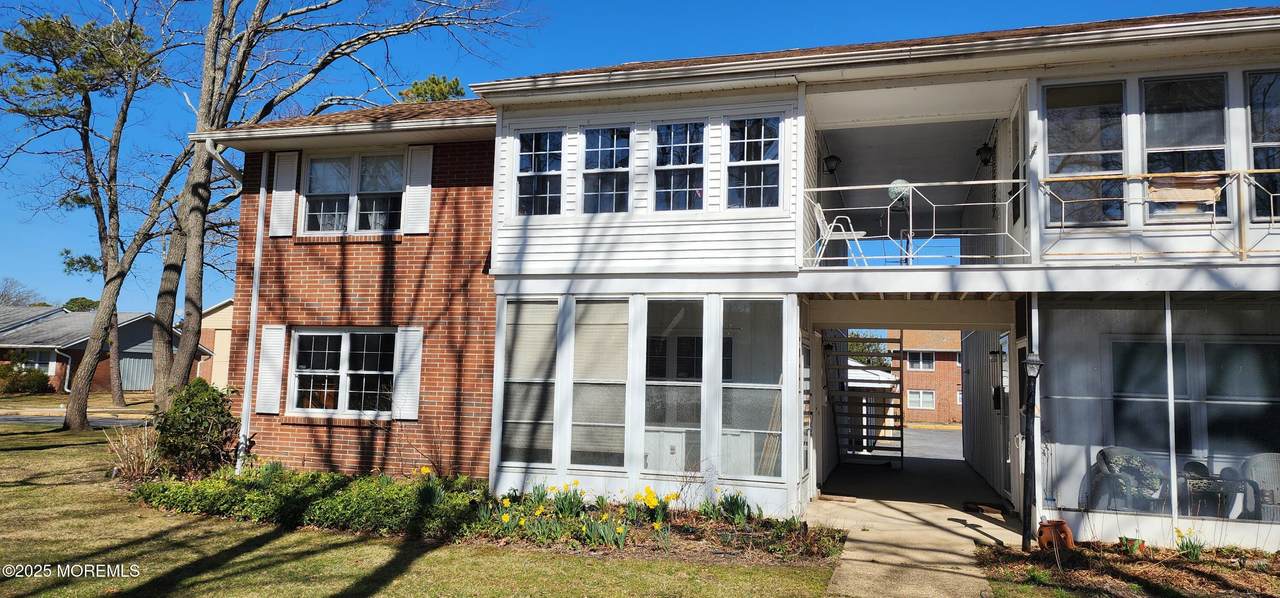 41E Cambridge Court - Photo 1