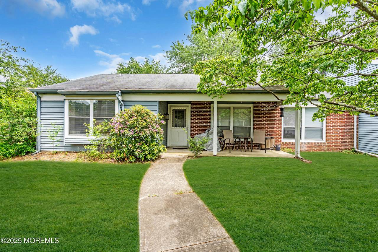 846 Winchester Court - Photo 1