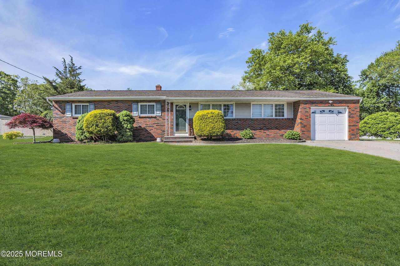 28 Roberta Drive - Photo 1