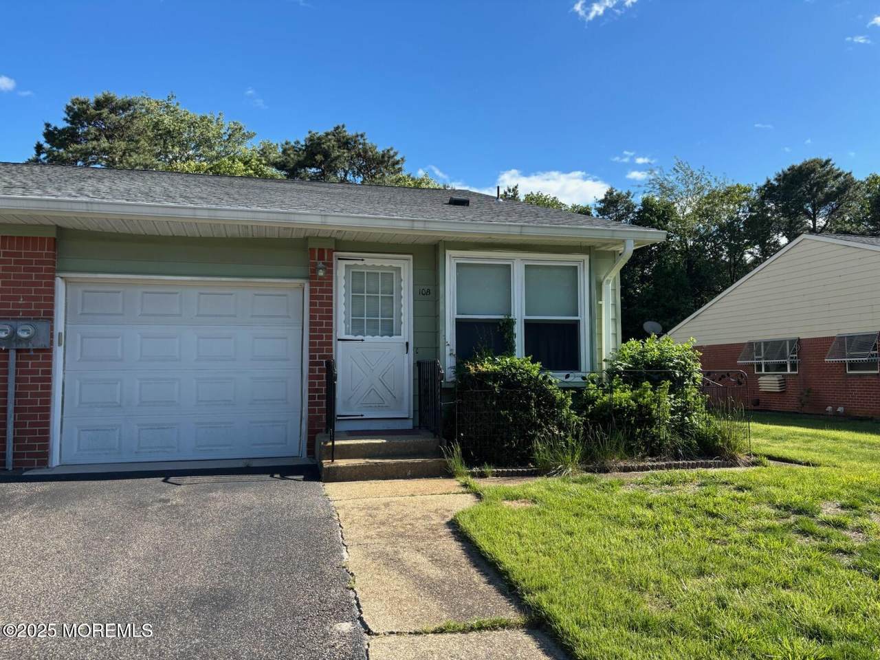10 Monmouth Lane - Photo 1